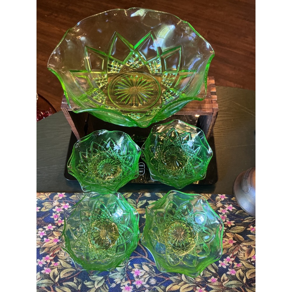 Vintage Hazel Atlas Diamond Arches Green Uranium Glass Berry Bowl 5 pc. Set READ